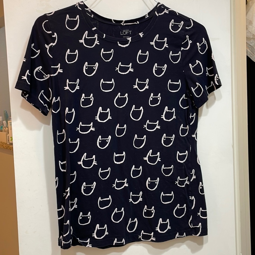 Super cute LOFT navy blue t shirt with white kitty faces